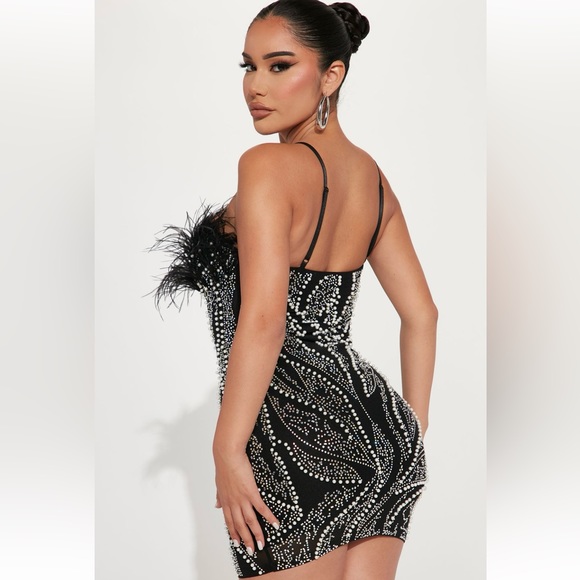 Self: 95% Polyester 5% Spandex• Lining; 100% Polyester• Contrast: 100% Nylon - Picture 3 of 6